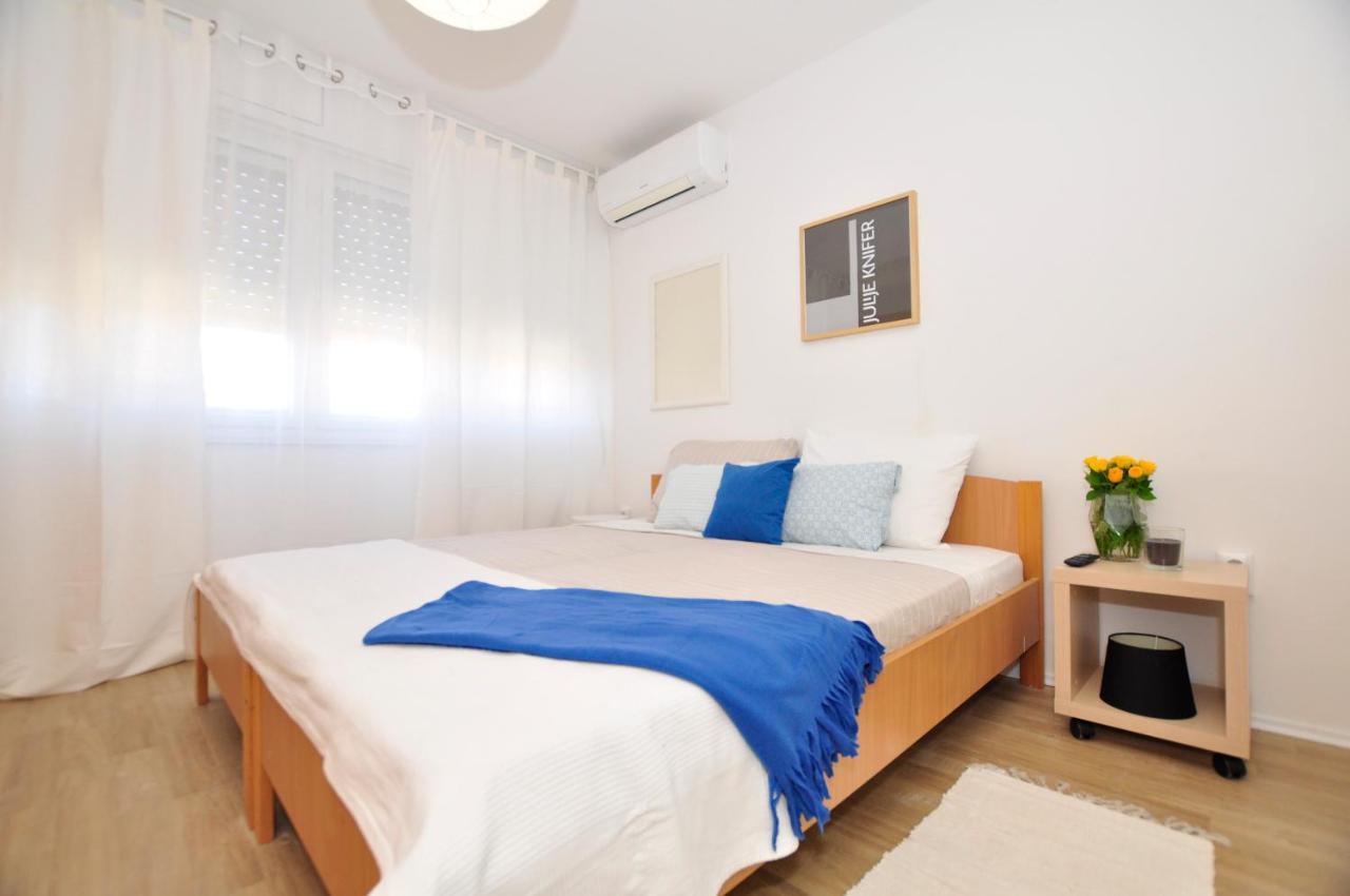 Room & Studio In The Centre Split Exterior photo